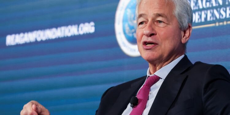 Trumpt threatens to sue JPMorgan Chase for 'debanking' him