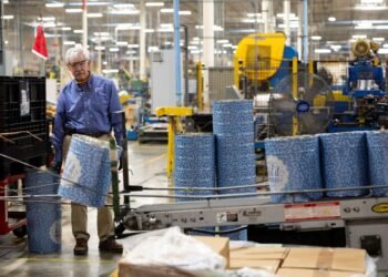 U.S. manufacturing slump shows little sign of ending, ISM shows