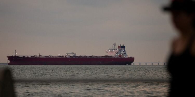 US seeks quick repairs to lift Venezuela oil output, Bloomberg News reports