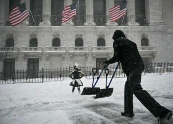 U.S. stock futures fall, gold hits record ahead of Fed meeting, Big Tech earnings
