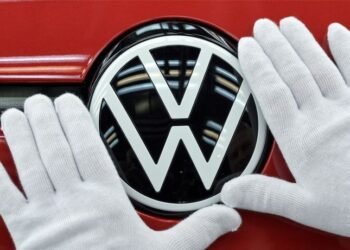 Volkswagen to recall over 356,600 US vehicles over rearview camera glitch
