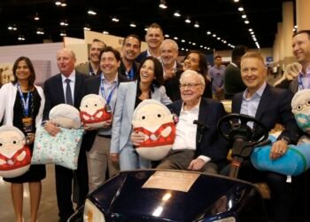 Who runs Berkshire’s $300 billion equity portfolio?