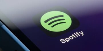 You Can Now Start a Group Chat in Spotify's DMs (for Some Reason)