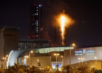 Analysis-Iran missiles brings war to Gulf doorstep; hardens support for US–Israel campaign