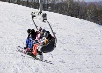 Analysis-Winter economy emerges as poster child for China’s stimulus tilt to services