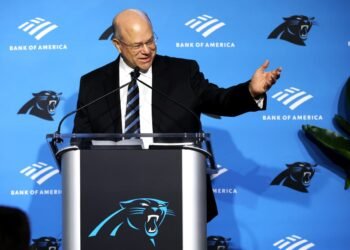 Appaloosa upped its bet on this airline during the fourth quarter, while adding to tech and selling off financials