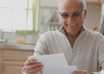 Average IRS tax refund is up 14.2%, according to early filing data