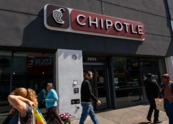 Chipotle’s outlook for the year casts doubt on a restaurant-industry rebound