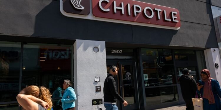 Chipotle’s outlook for the year casts doubt on a restaurant-industry rebound