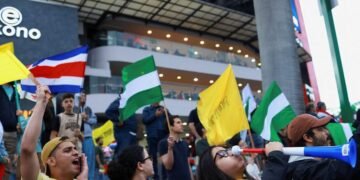 Costa Ricans vote as right-wing populists aim to extend mandate