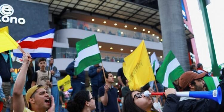 Costa Ricans vote as right-wing populists aim to extend mandate