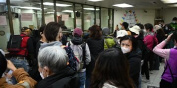 Gold now down nearly $1,000 from peak as silver struggles following record 31% slump