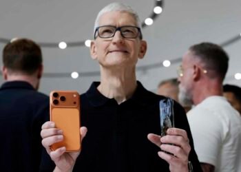 How Apple’s stock has become a surprise winner during the $1.2 trillion tech wipeout