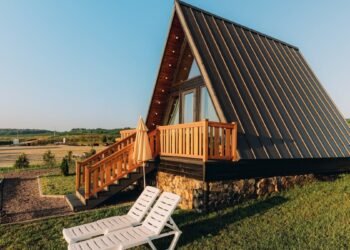 How Scammers Are Using AI to Target Travelers