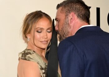 Jennifer Lopez and Ben Affleck once again pull $52 million Beverly Hills mansion off market
