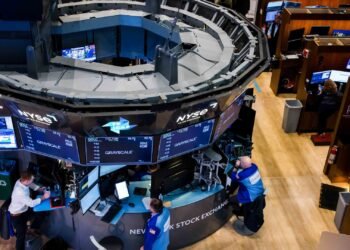 Market volatility trap? This investment strategy may hurt investors