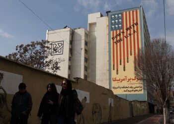 Oil extends decline ahead of US-Iran talks