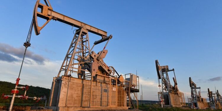 Oil prices edge lower after US, Iran extend talks