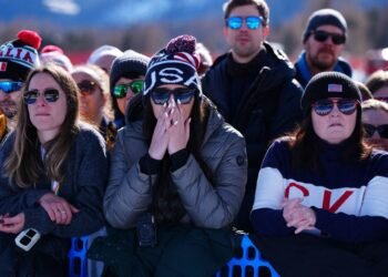 Olympics-Alpine skiing-Vonn crashes out of women’s downhill