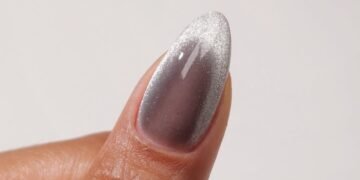 Phantom French Tips Are A New Way To Wear Cat-Eye Nails