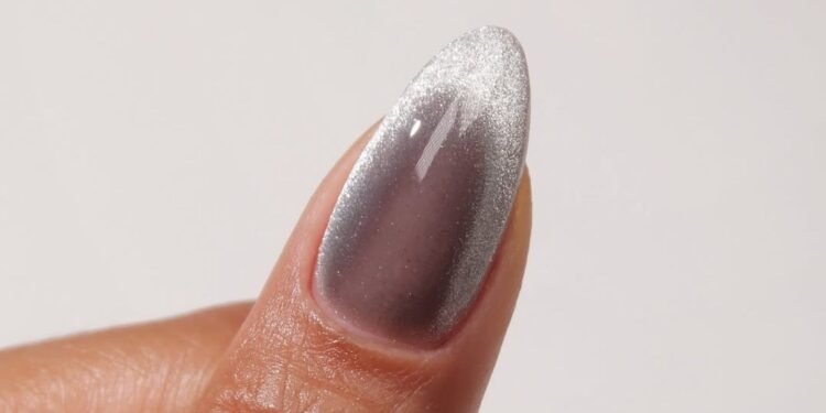 Phantom French Tips Are A New Way To Wear Cat-Eye Nails