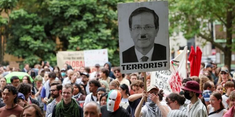 Protests dog Israeli president’s last day in Australia