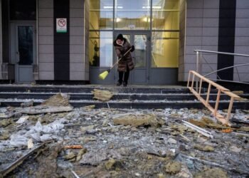 Russia pounds Ukrainian energy in diplomatic snub, Zelenskiy says