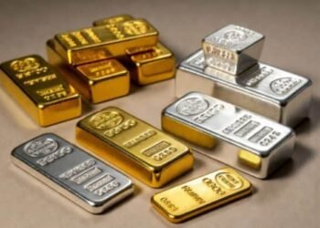 Silver, gold tumble as stronger dollar hits precious metals