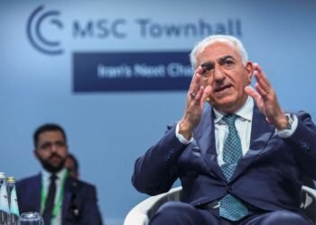 Son of Iran’s last shah urges US military intervention in Iran