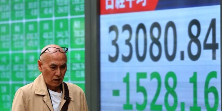 Stocks dip and oil climbs as Trump turns up the heat on Iran