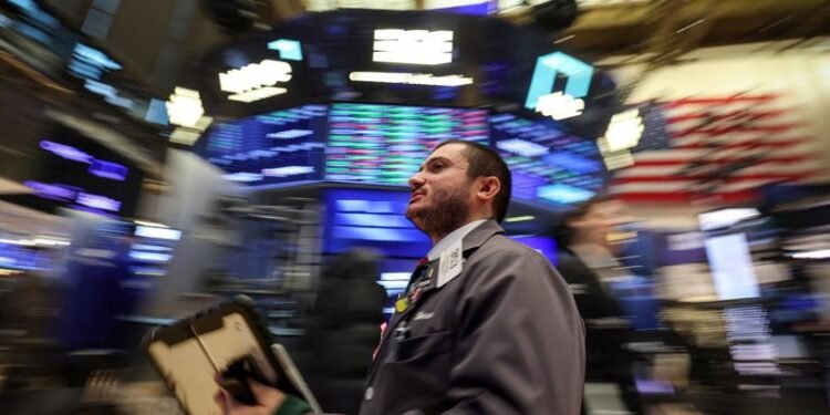 Tech lifts Wall St higher as markets weigh commodity selloff, earnings