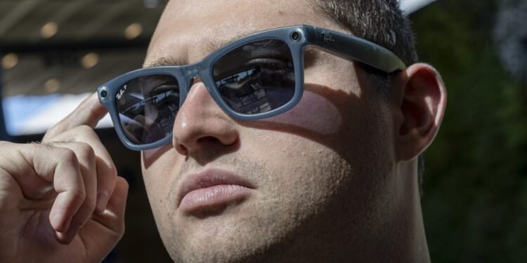The 'Nearby Glasses' App Will Detect People Wearing Smart Glasses Near You