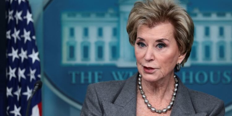 Trump officials warn colleges about low student loan repayment rates