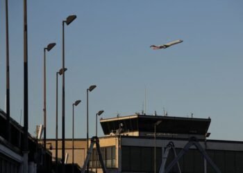 US House narrowly fails to pass aviation safety bill