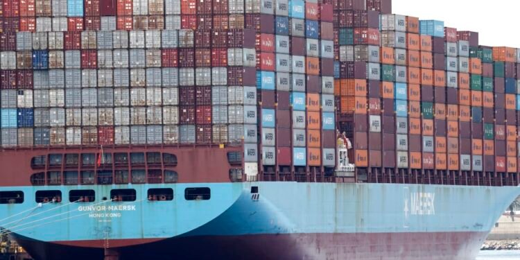 U.S. stock futures dip as investors await clarity on Trump’s latest tariff plans