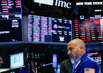 US stocks fall early as Microsoft selloff drags indexes lower