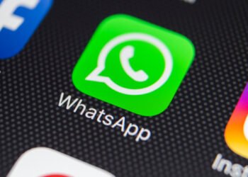 WhatsApp Now Lets You Share Group Message History With New Members