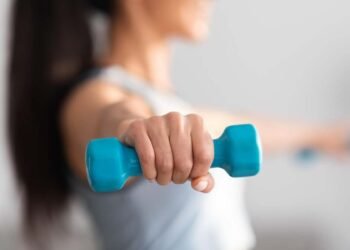 When to Exercise With Light Weights (and When to Use Heavy Weights)
