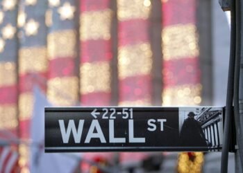 Why the S&P 500 still can’t manage to close above 7,000