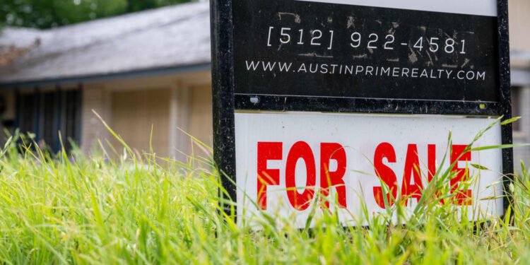 ‘Can’t sell house’ searches are higher now than during the 2008 housing crisis