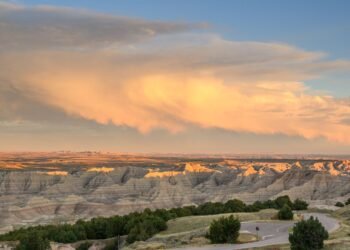 7 Places to Stay Near Badlands National Park for Nature Views, Stargazing, and Wildlife Spotting