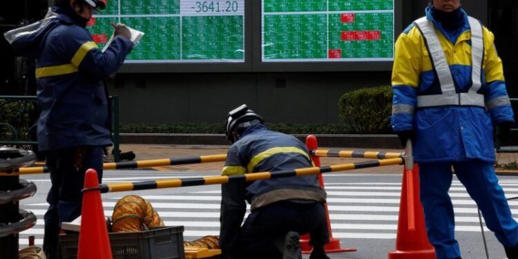 Asia shares slip, oil choppy as Gulf war escalates