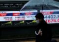 Asia shares wary, oil choppy on Hormuz doubts