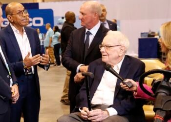 Berkshire Hathaway shares drop 5% after poor fourth-quarter results