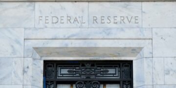 Big central banks keep options open as traders suspect war will bring rate hikes