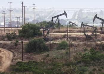 Brent oil prices claw back losses to top $100 again after hours