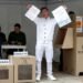 Colombians vote in legislative contest, presidential primaries