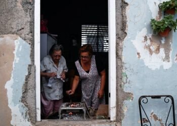 Cuba begins recovery efforts after second grid collapse in a week