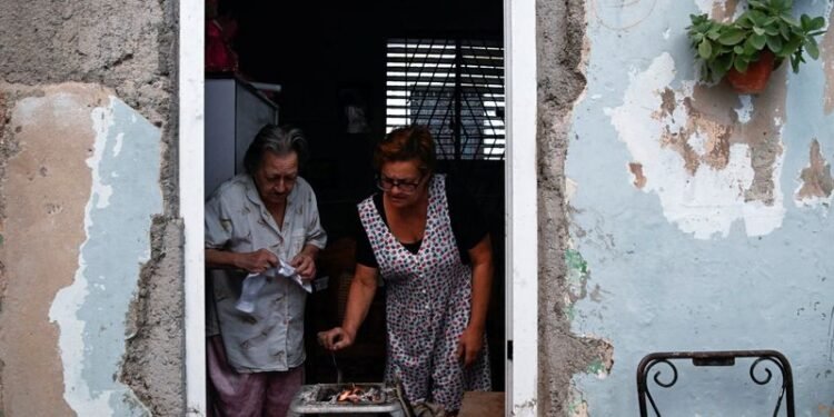 Cuba begins recovery efforts after second grid collapse in a week
