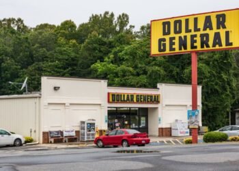 Dollar General’s stock drops, as sales growth to slow more than expected